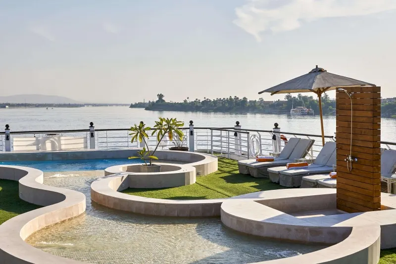 luxury-nile-cruise-sundeck-pool-view