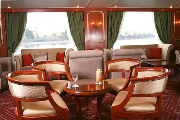 MS Dolphin Nile Cruise restaurant