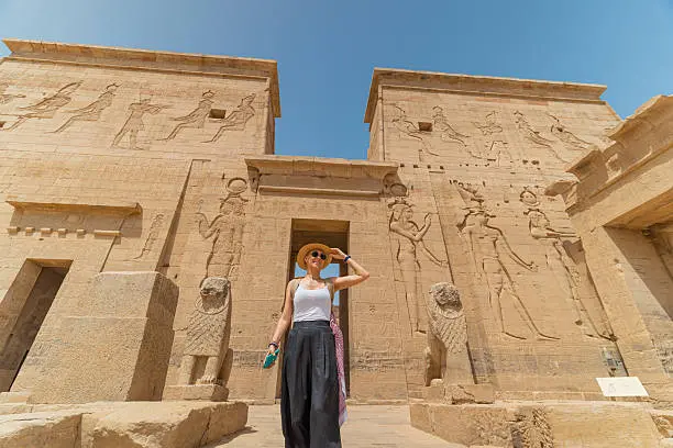 female-tour-guide-exploring-karnak-temple